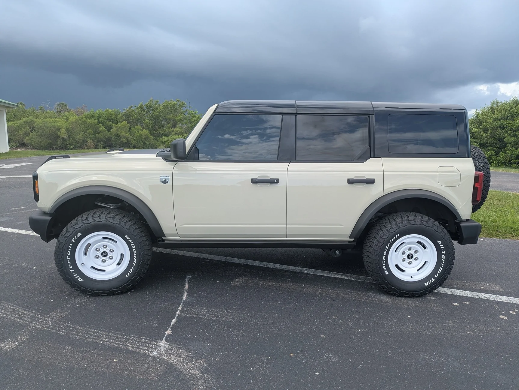 Ford Bronco Show Me Your White Wheels PXL_20260827_143755851