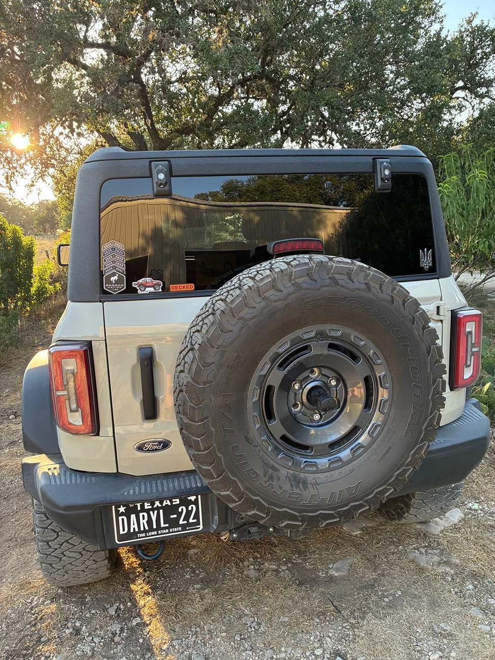 Ford Bronco 4 years in, finally see a crack in hardtop! IMG_4153