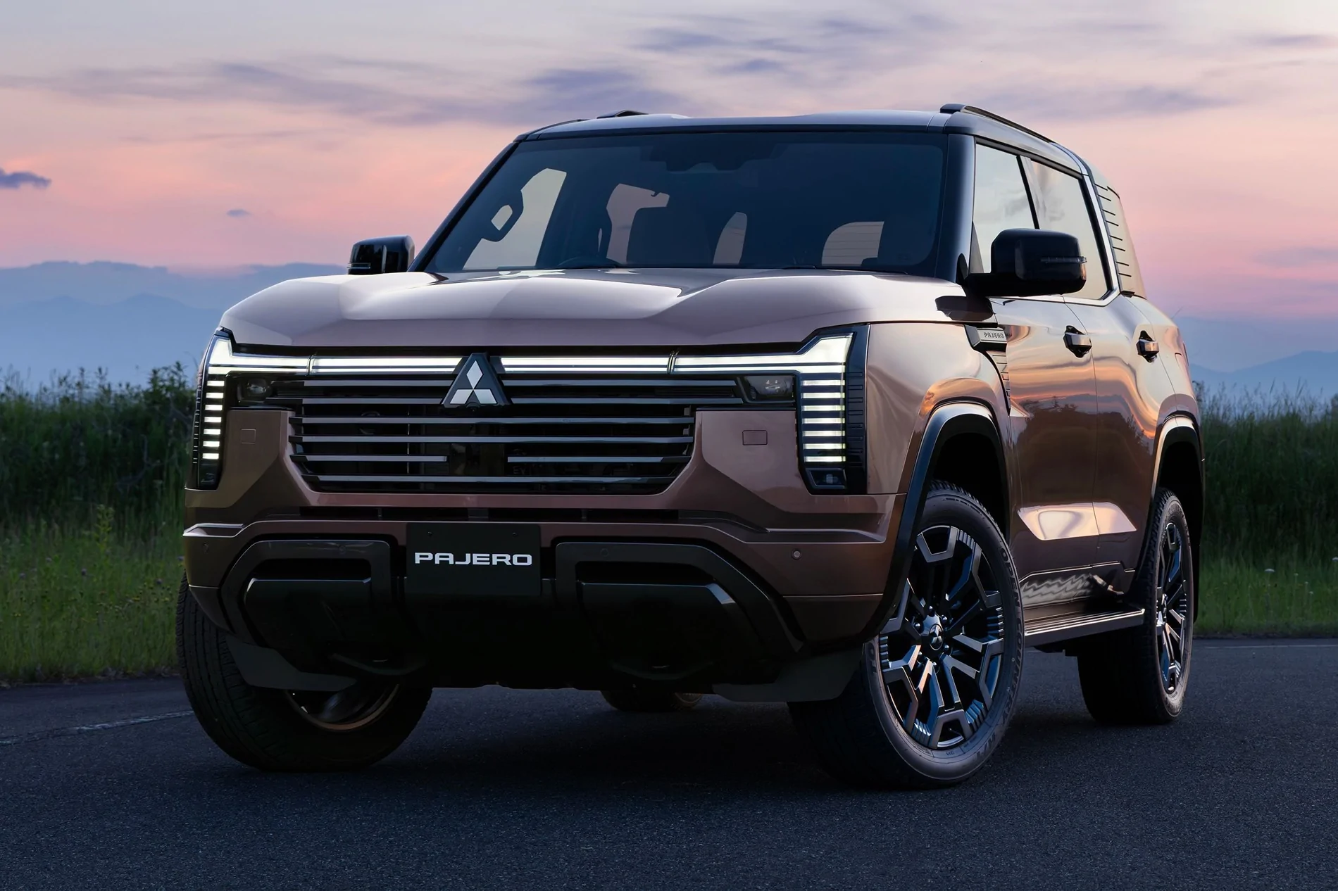 Ford Bronco 2027 Mitsubishi Montero (Pajero) is back 2027-mitsubishi-pajero-reveal-exterior-7