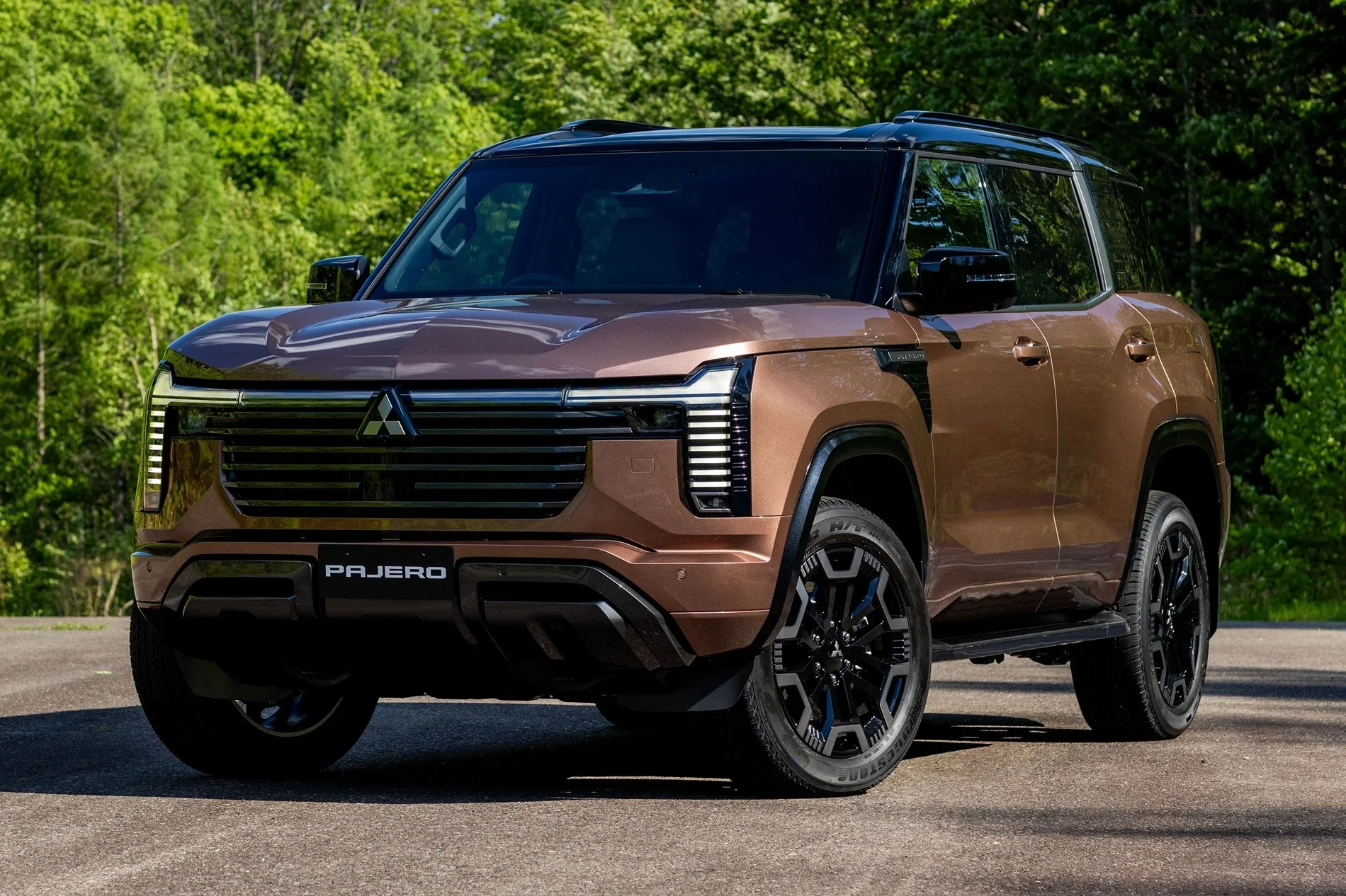Ford Bronco 2027 Mitsubishi Montero (Pajero) is back 2027-mitsubishi-pajero-reveal-exterior-11