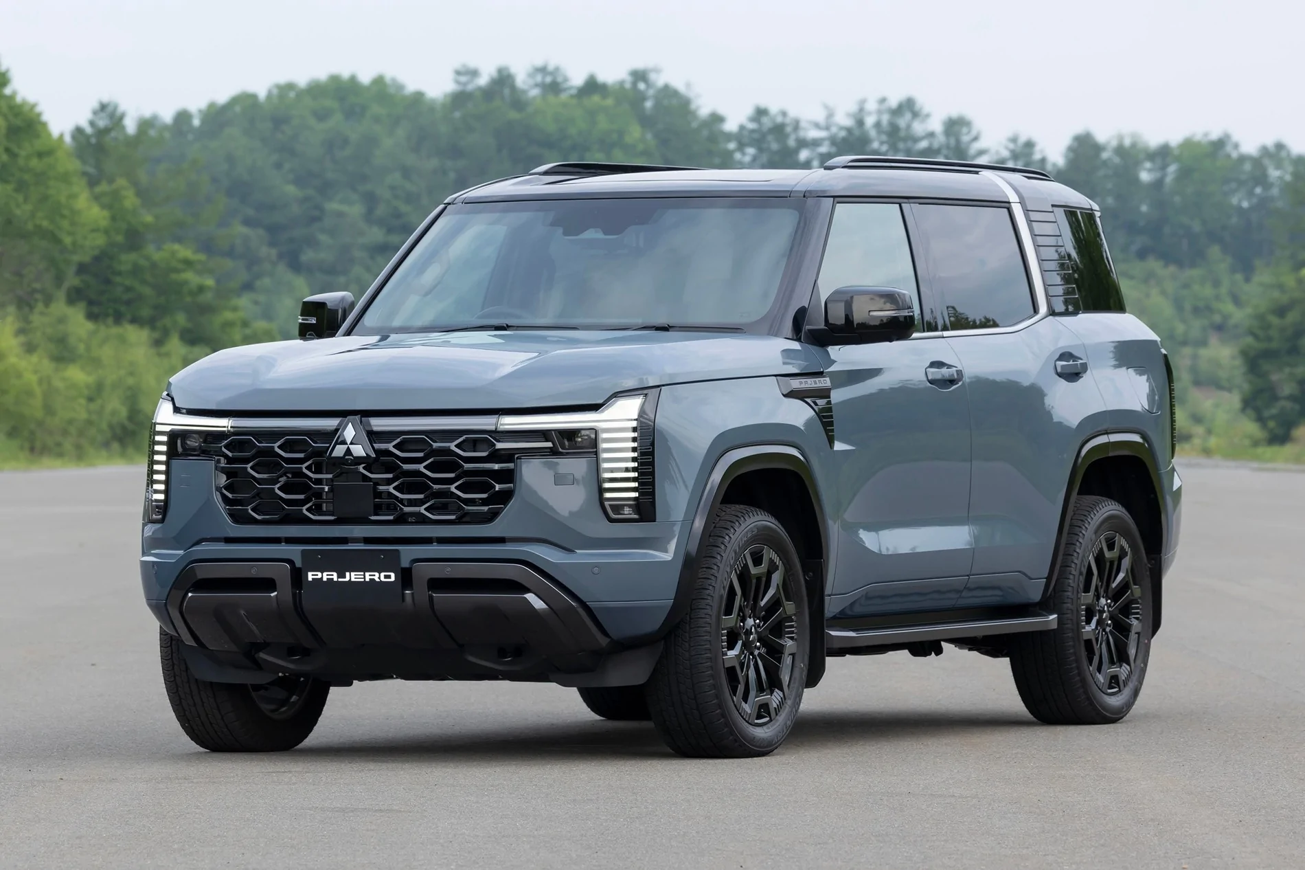 Ford Bronco 2027 Mitsubishi Montero (Pajero) is back 2027-mitsubishi-pajero-reveal-exterior-25