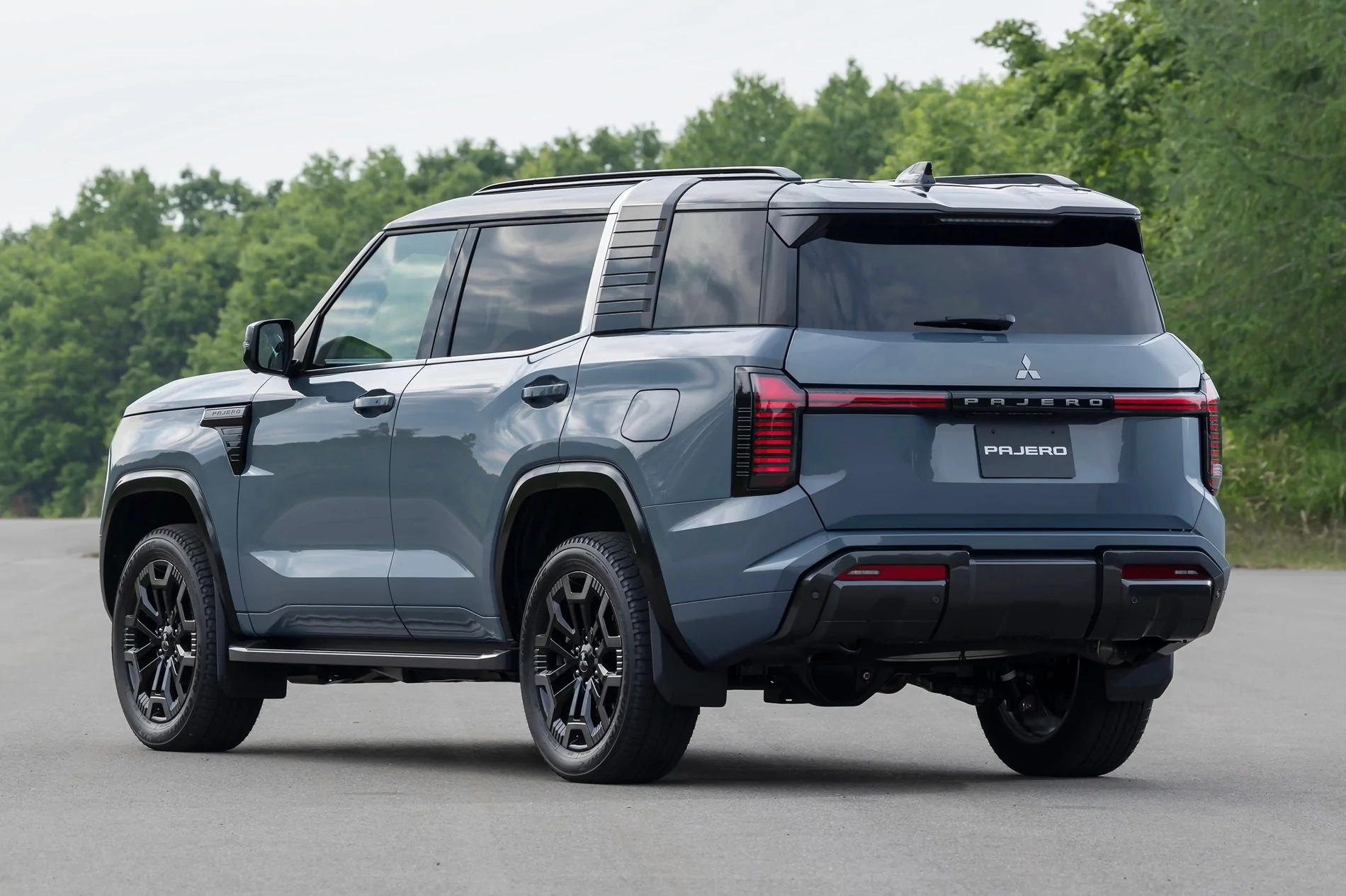 Ford Bronco 2027 Mitsubishi Montero (Pajero) is back 2027-mitsubishi-pajero-reveal-exterior-27