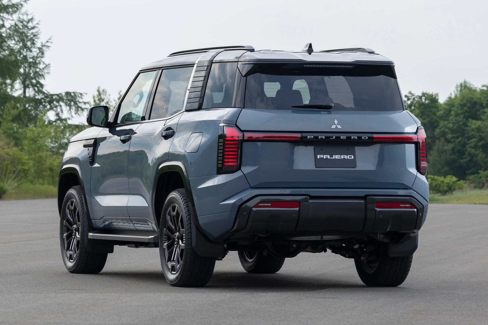 Ford Bronco 2027 Mitsubishi Montero (Pajero) is back 2027-mitsubishi-pajero-reveal-exterior-28