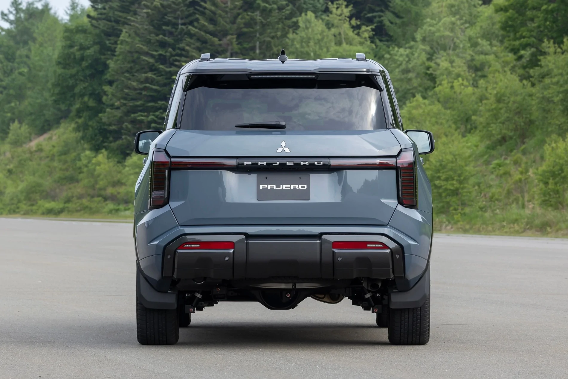 Ford Bronco 2027 Mitsubishi Montero (Pajero) is back 2027-mitsubishi-pajero-reveal-exterior-30