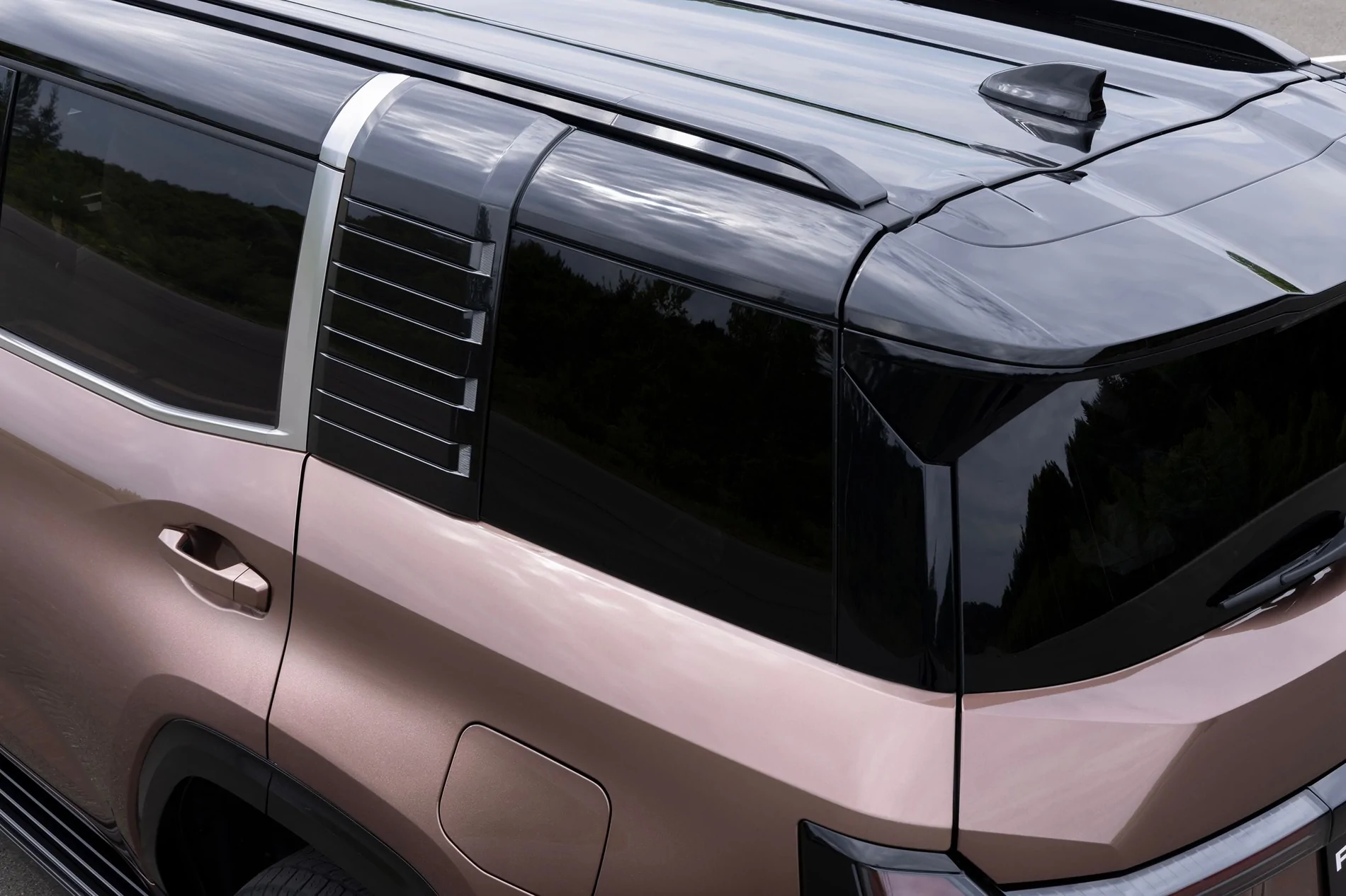 Ford Bronco 2027 Mitsubishi Montero (Pajero) is back 2027-mitsubishi-pajero-reveal-details-9