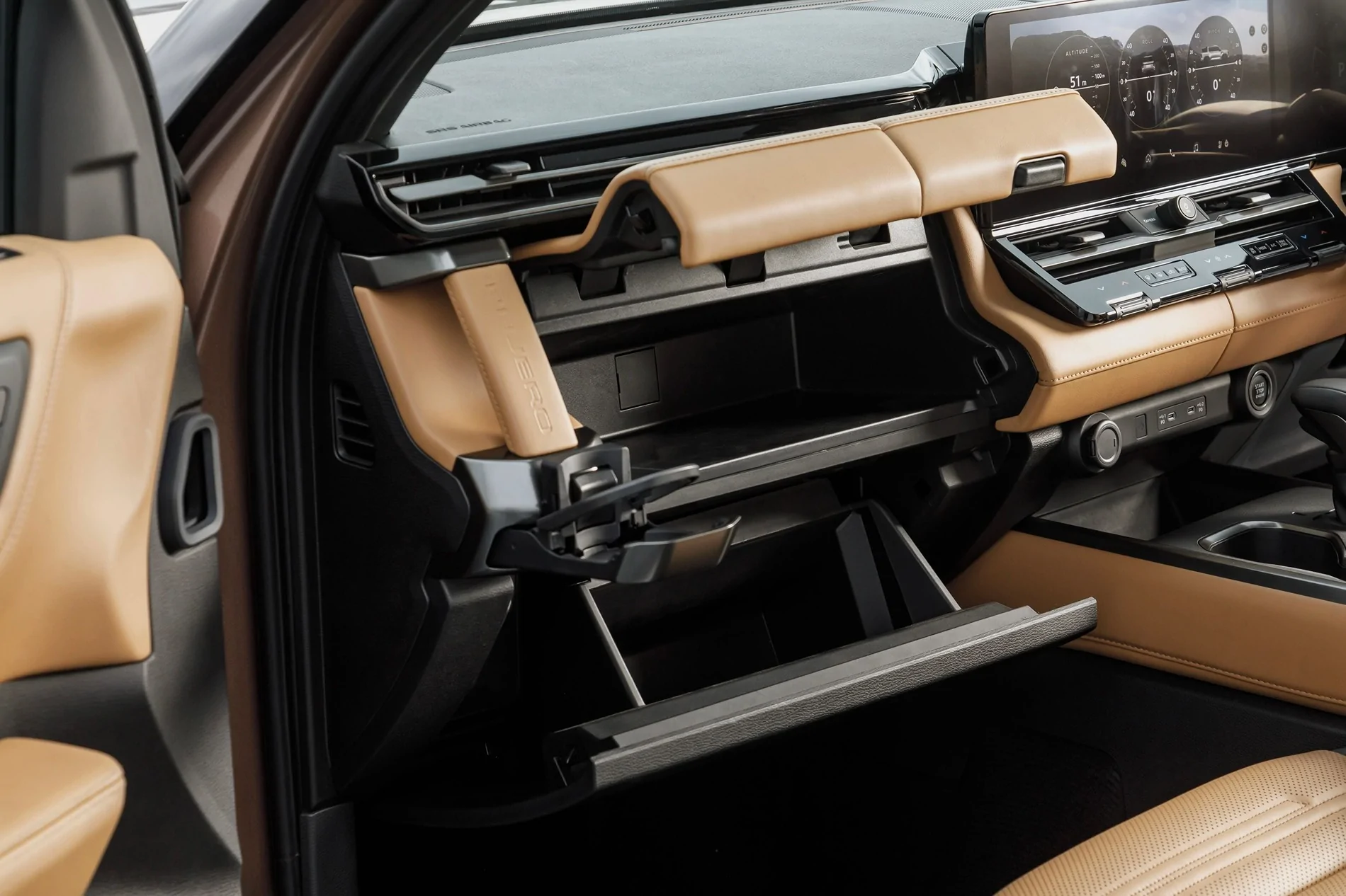 Ford Bronco 2027 Mitsubishi Montero (Pajero) is back 2027-mitsubishi-pajero-reveal-details-24