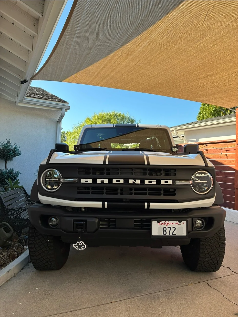 Ford Bronco OXFORD WHITE Bronco Club IMG_0485