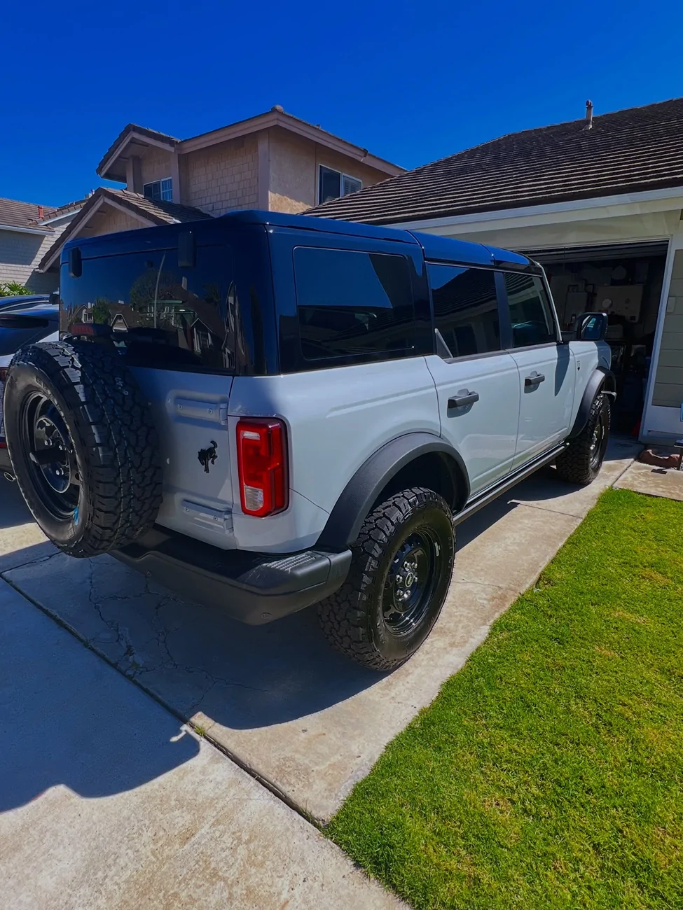 Ford Bronco AVALANCHE GRAY Bronco Club A8C36EE7-74E7-4F40-A830-35FDF8B544B9