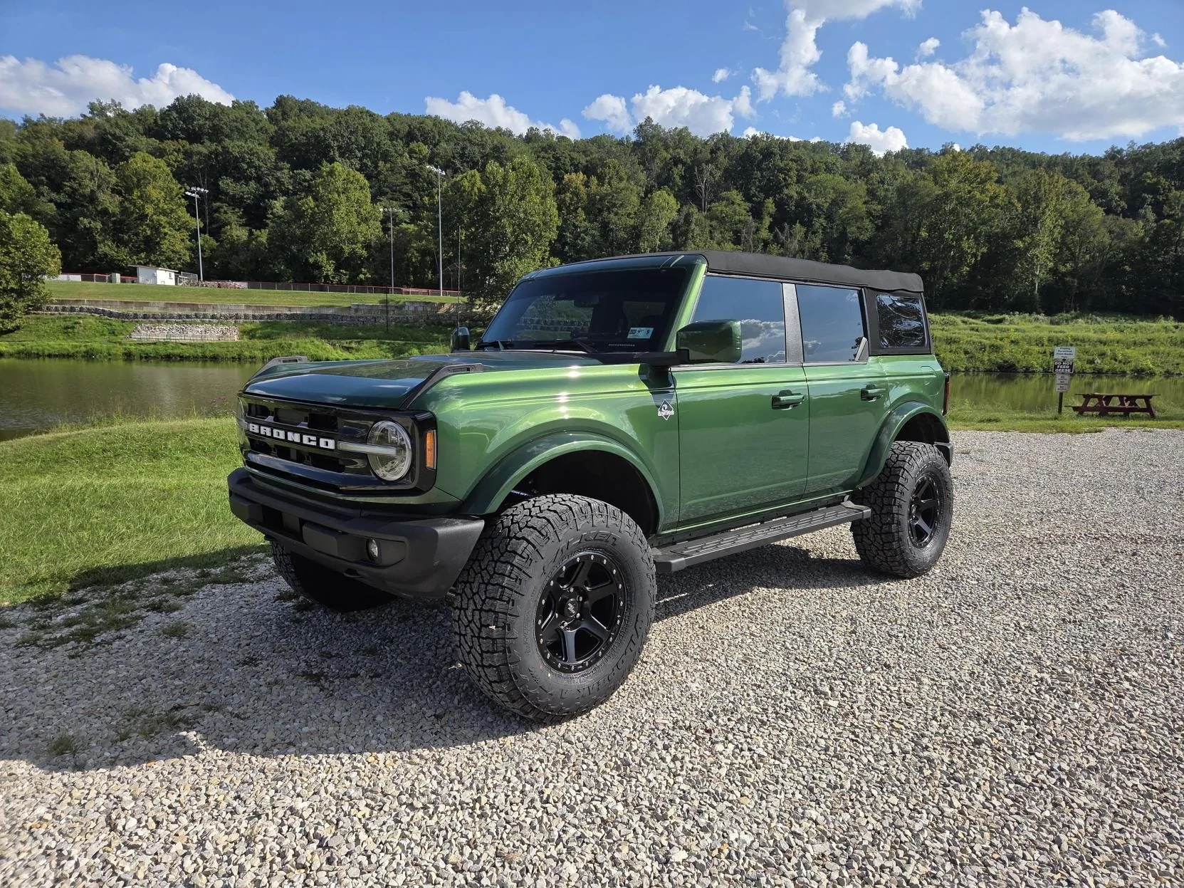 Ford Bronco ERUPTION GREEN Bronco Club Media (1)