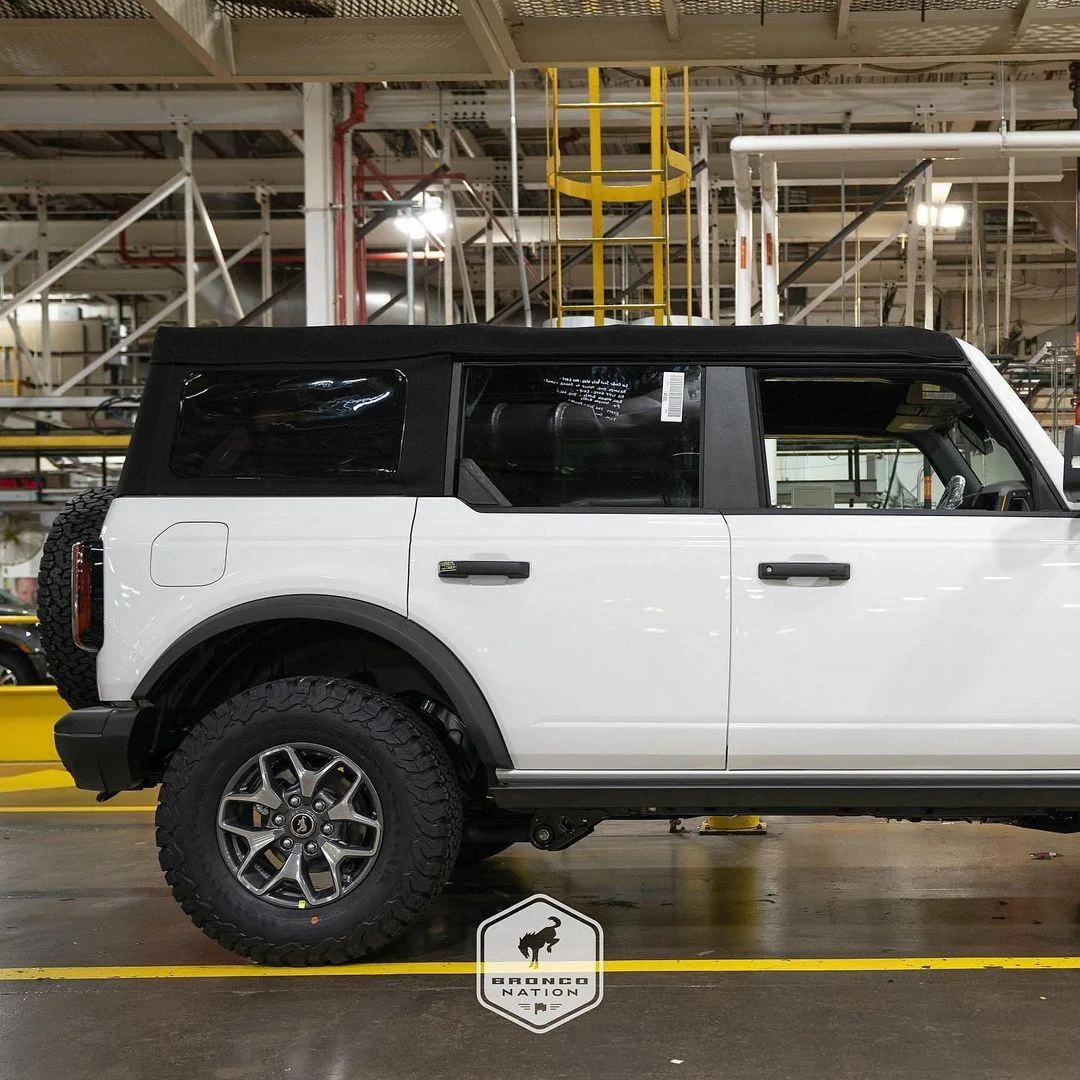 Ford Bronco Soft top vs Hard top (side by side) Badlands white-badlands-bronco-soft-to