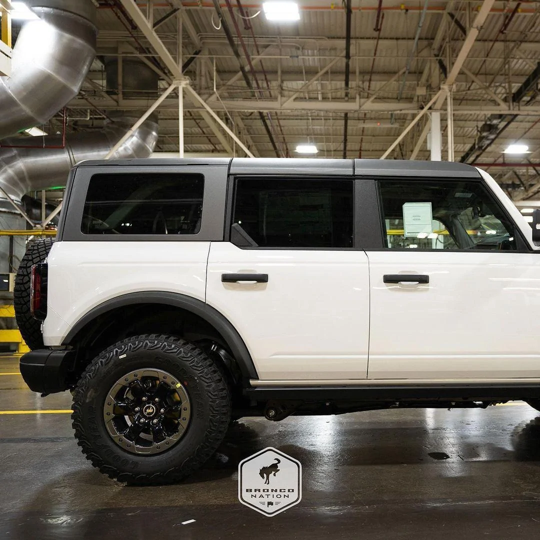 Ford Bronco Soft top vs Hard top (side by side) Badlands white-badlands-bronco-hard-to