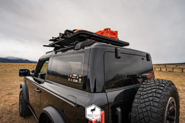 Ford Bronco News: Dual Tops Option Will Be Late Availability 2021-Ford-Bronco-Badlands-With-High-Gloss-Black-Painted-Modular-Roof