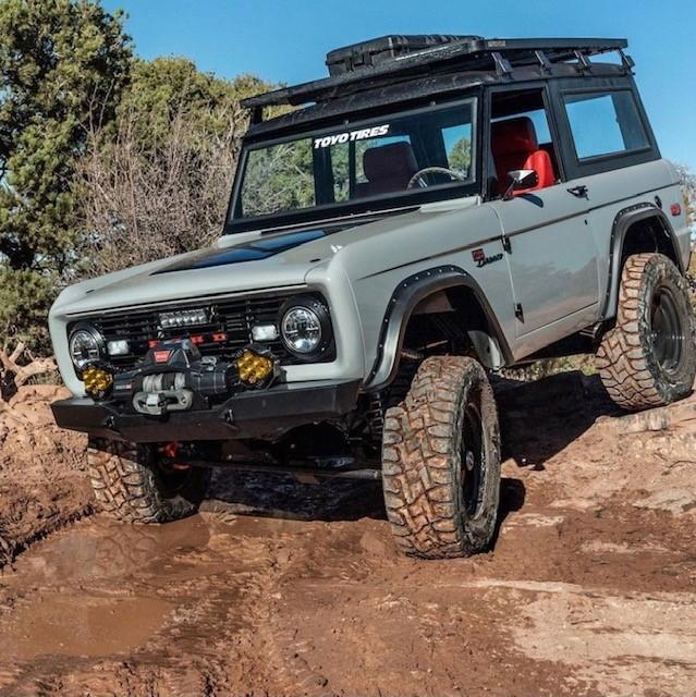 Ford Bronco Adding contrasting black painted fender flares? bronco