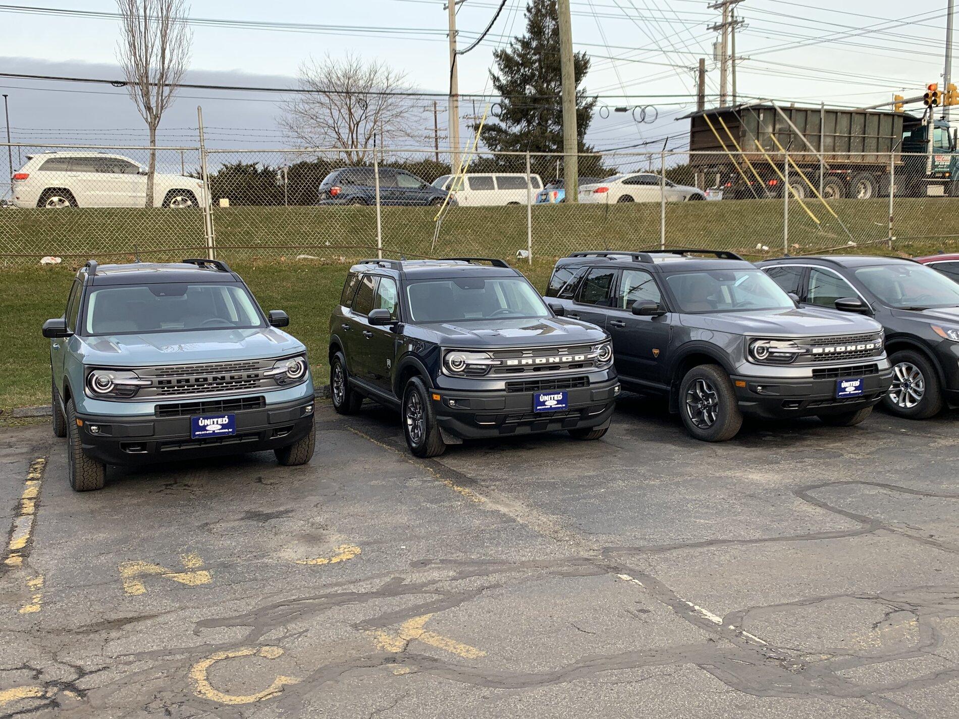 Ford Bronco Three Sports, side by side EC11A4A3-96D1-4257-8B9A-3B97949A8FEB