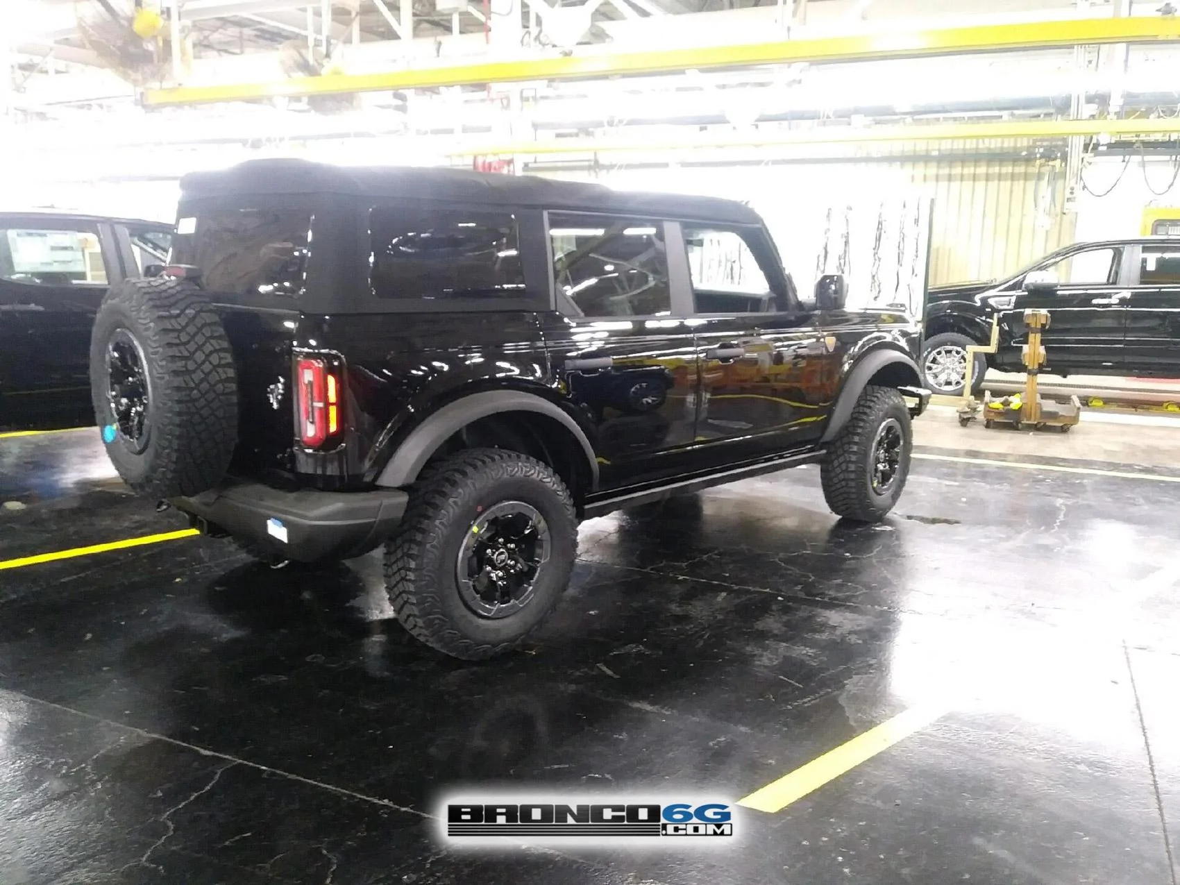 Ford Bronco 📷 Factory Pics: Dashboard switches & buttons + More Broncos Factory 2021 Bronco Badlands black 4 door soft top 2