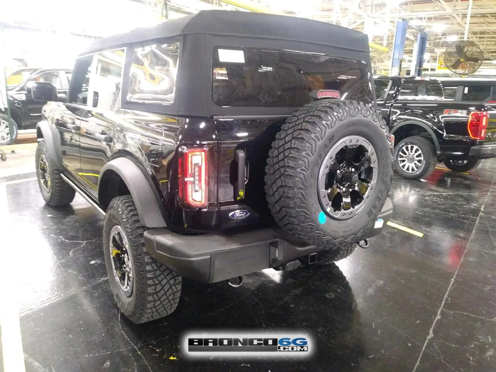 Ford Bronco 📷 Factory Pics: Dashboard switches & buttons + More Broncos Factory 2021 Bronco Badlands black 4 door soft top 1