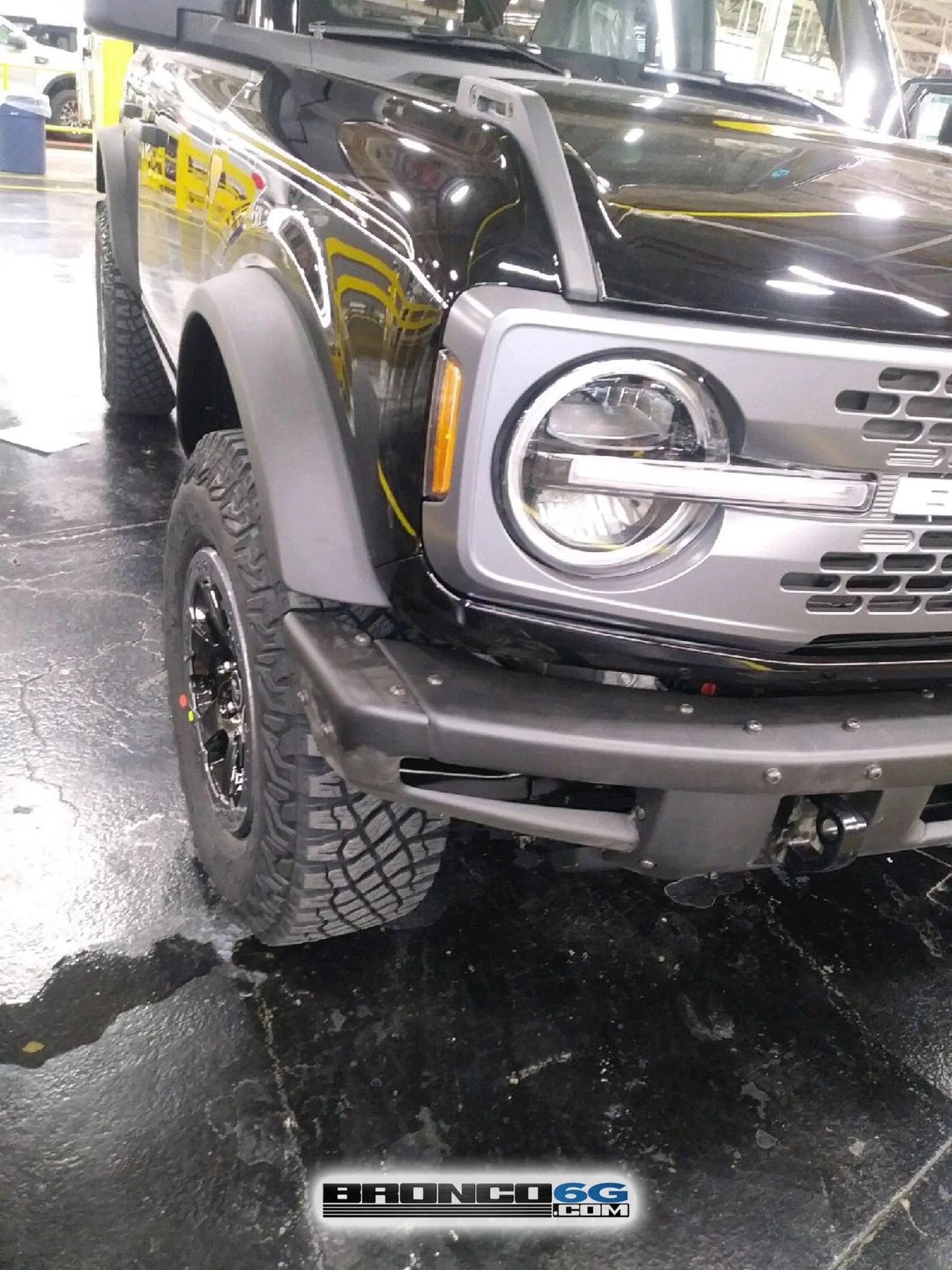 Ford Bronco 📷 Factory Pics: Dashboard switches & buttons + More Broncos Factory 2021 Bronco Badlands black 4 door soft top_