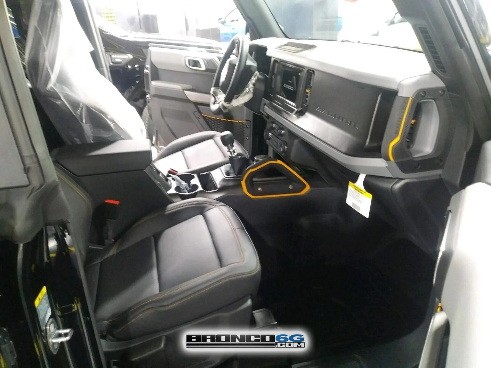 Ford Bronco 📷 Factory Pics: Dashboard switches & buttons + More Broncos Factory 2021 Bronco Badlands Interior 3