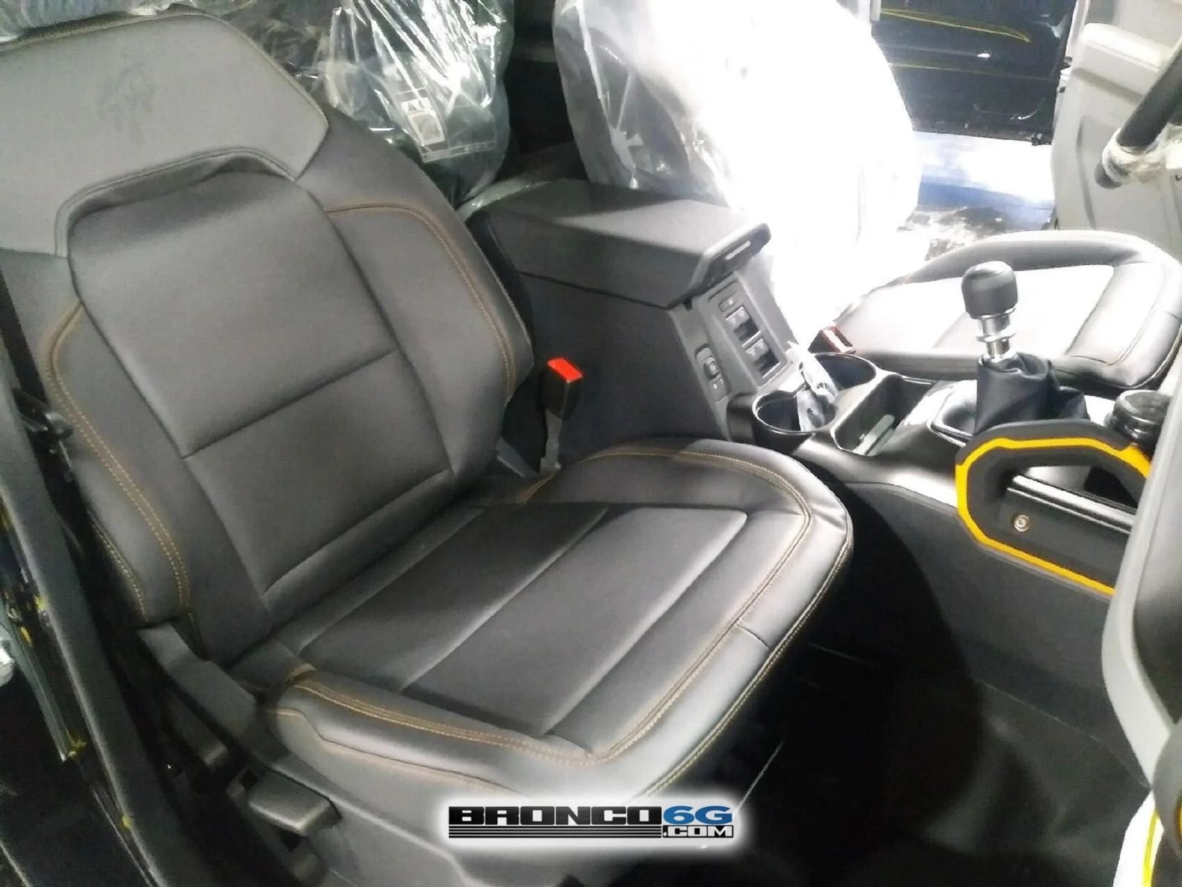 Ford Bronco 📷 Factory Pics: Dashboard switches & buttons + More Broncos Factory 2021 Bronco Badlands Interior 2