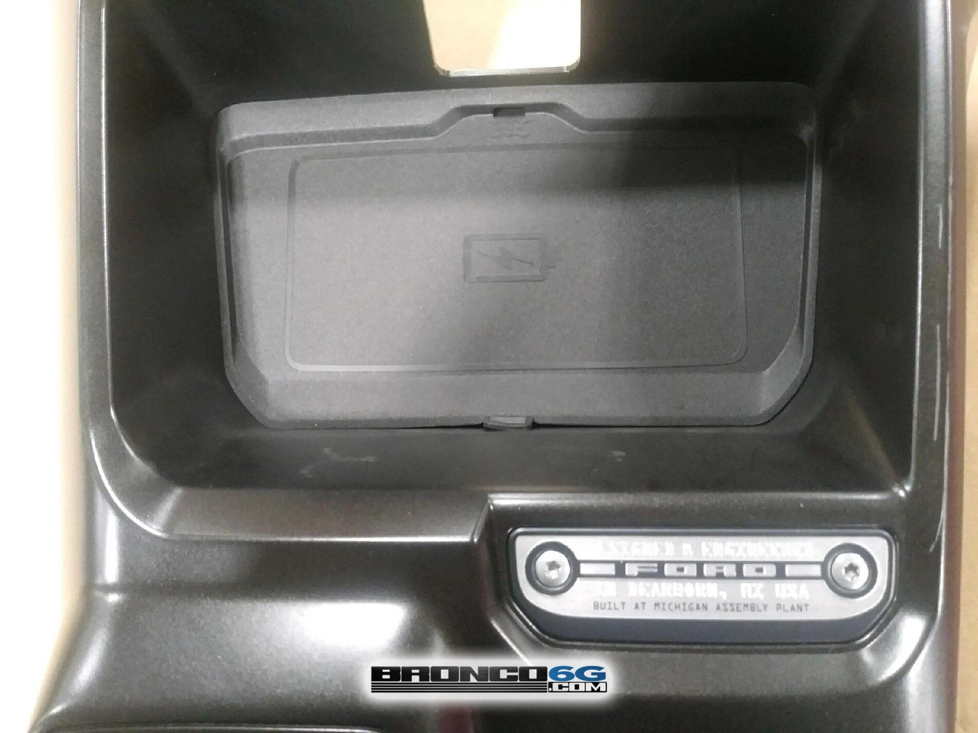 Ford Bronco 📷 Factory Broncos: Modular Black Top + Headlight Assembly, Tail Light Assembly, Puddle Lights 2021 Bronco wireless phone charger