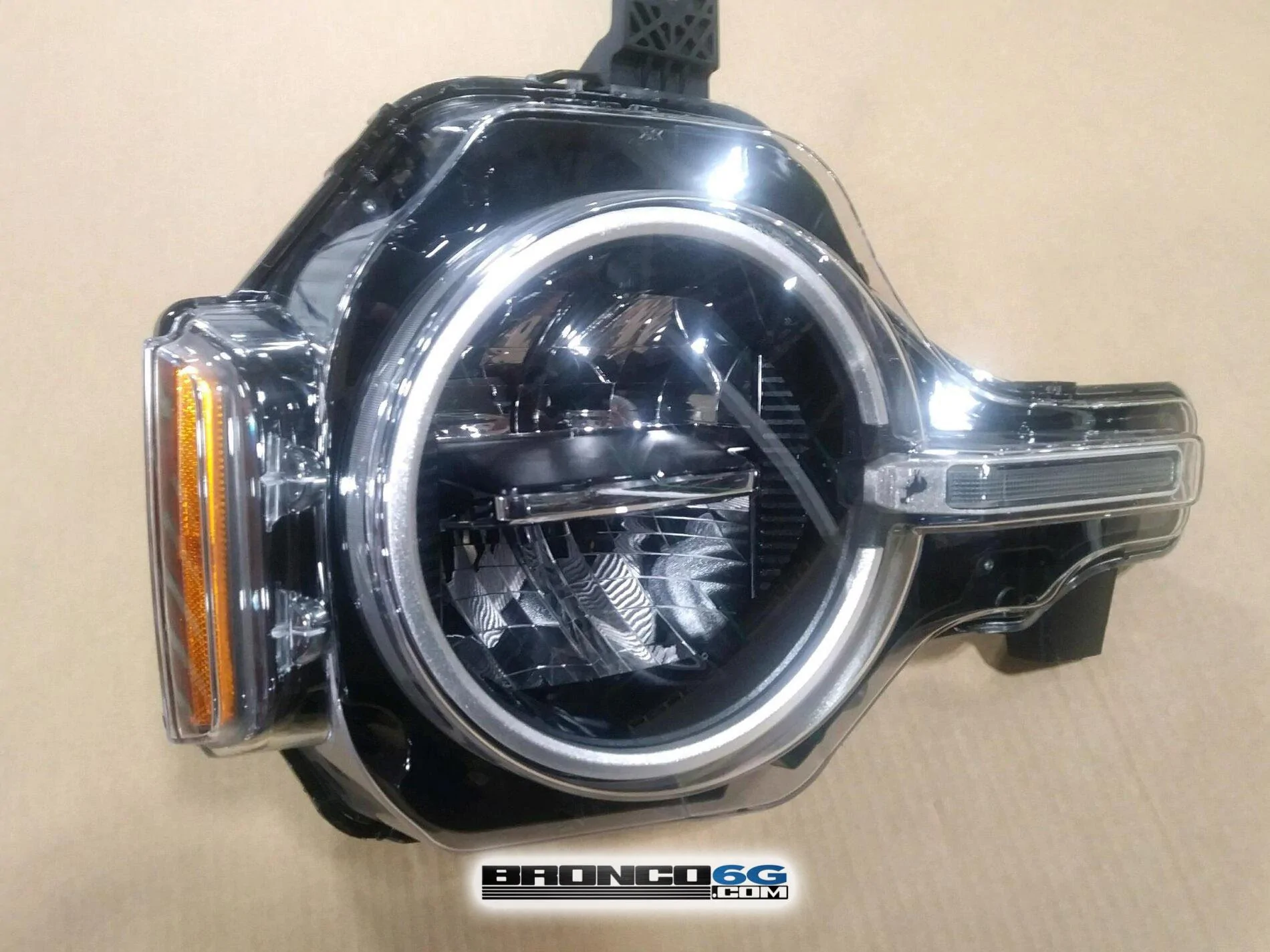 2021 Bronco headlight assembly unit 1.jpg