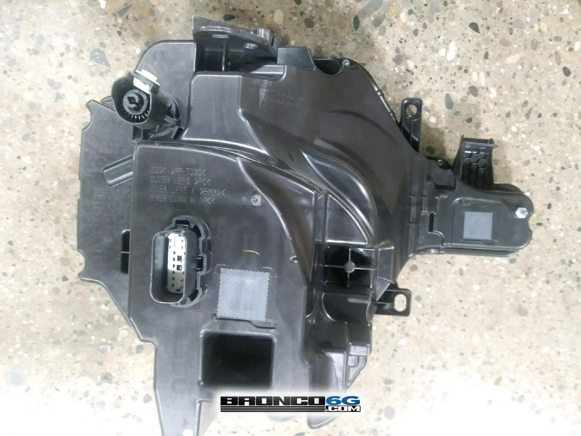 Ford Bronco 📷 Factory Broncos: Modular Black Top + Headlight Assembly, Tail Light Assembly, Puddle Lights 2021 Bronco headlight assembly unit back side pins 4