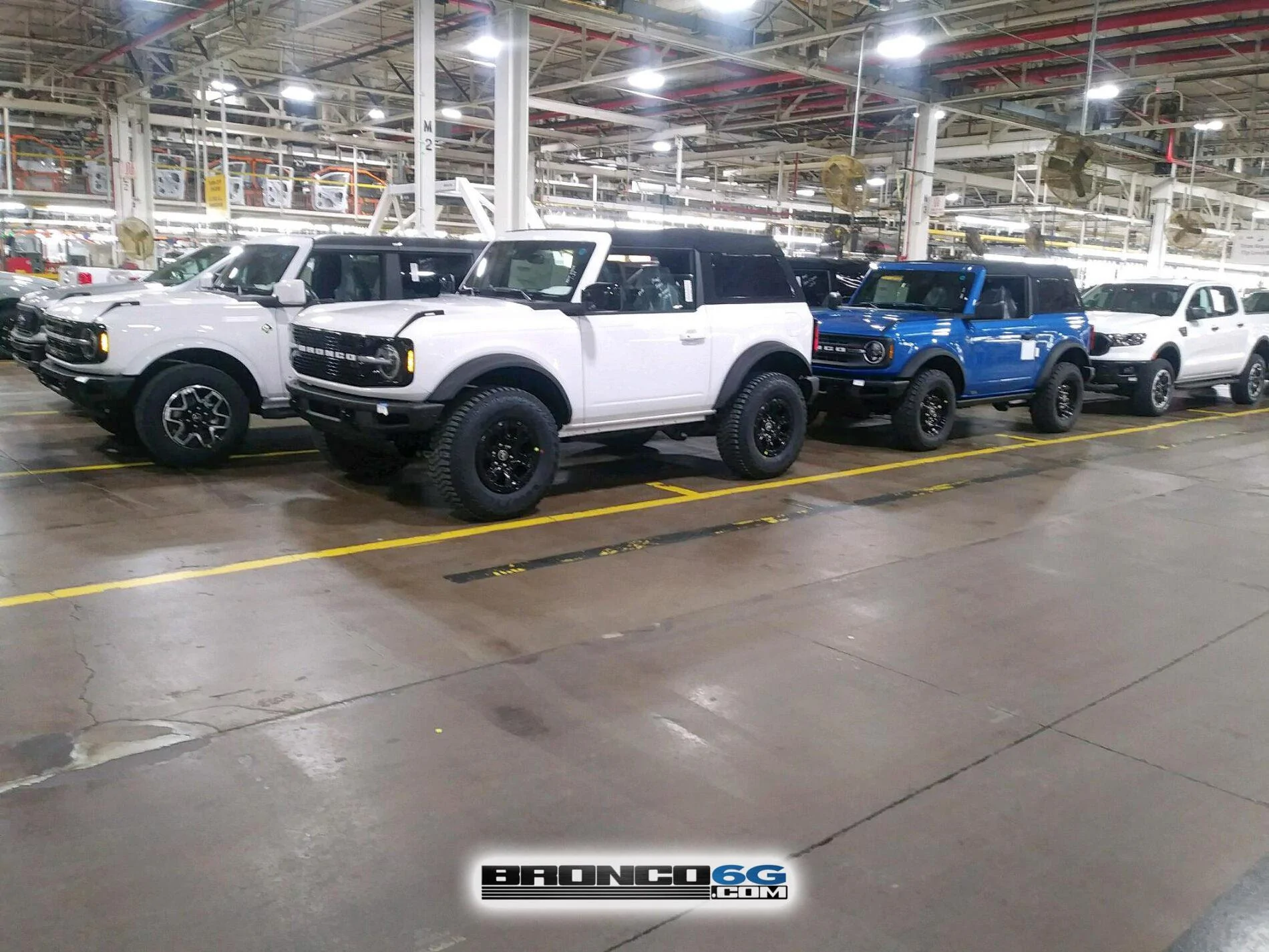 Ford Bronco 📷 Factory Broncos: Modular Black Top + Headlight Assembly, Tail Light Assembly, Puddle Lights Fastop Fastback Top 2021 Bronco factory MAP aseembly