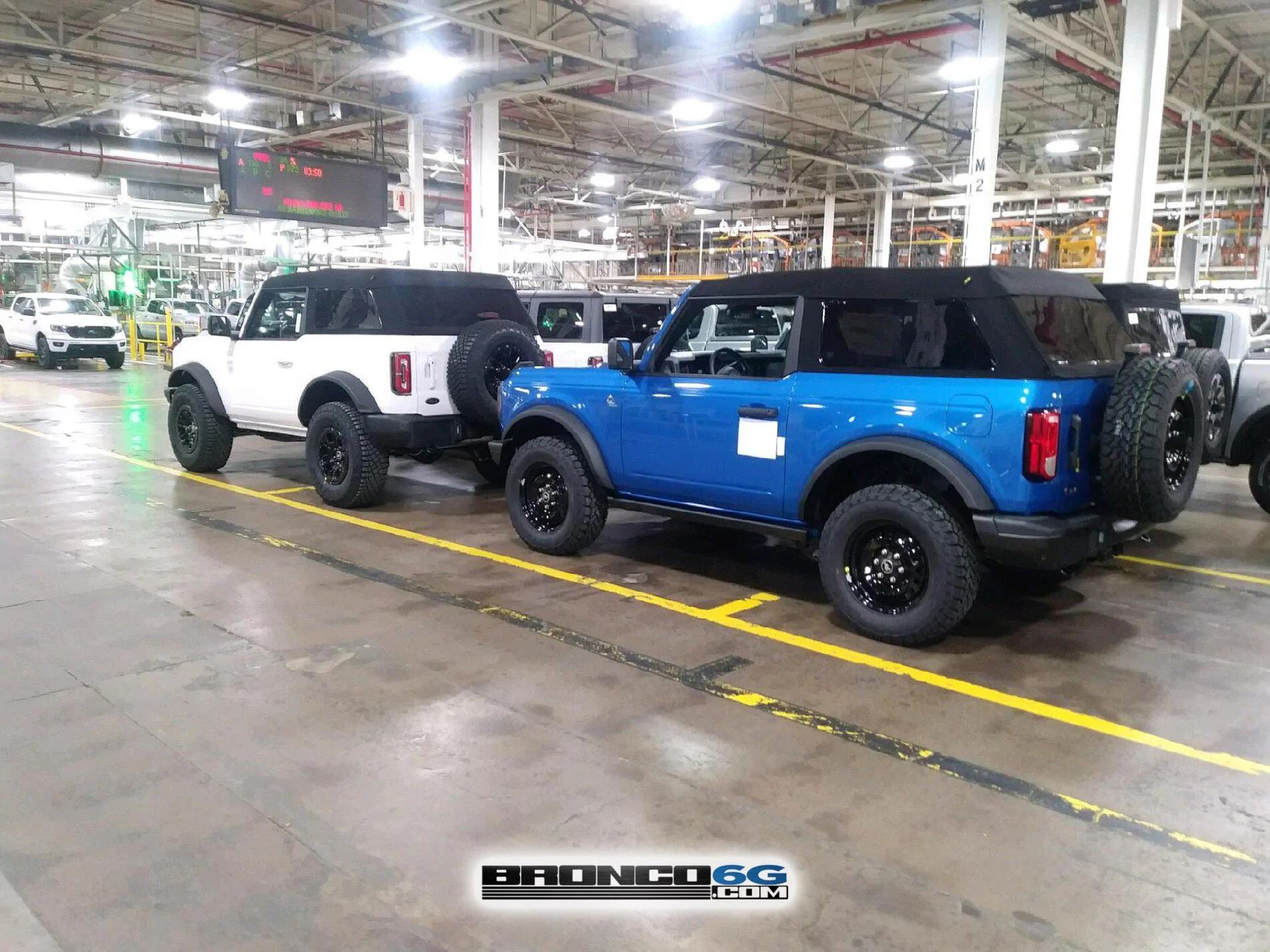Ford Bronco 📷 Factory Broncos: Modular Black Top + Headlight Assembly, Tail Light Assembly, Puddle Lights Fastop Fastback Top 2021 Bronco factory MAP aseembly 1