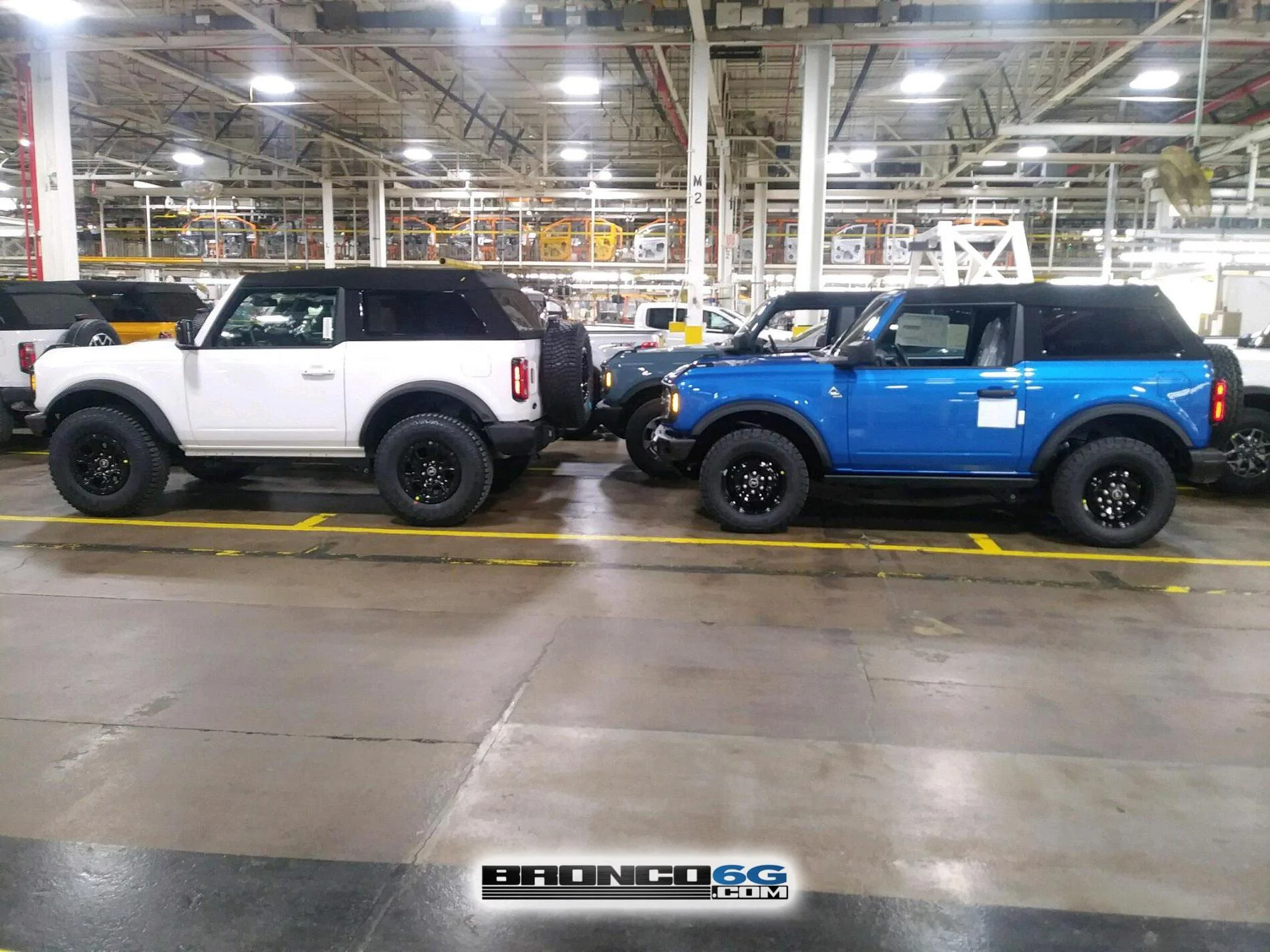 Ford Bronco 📷 Factory Broncos: Modular Black Top + Headlight Assembly, Tail Light Assembly, Puddle Lights Fastop Fastback Top 2021 Bronco factory MAP aseembly 2