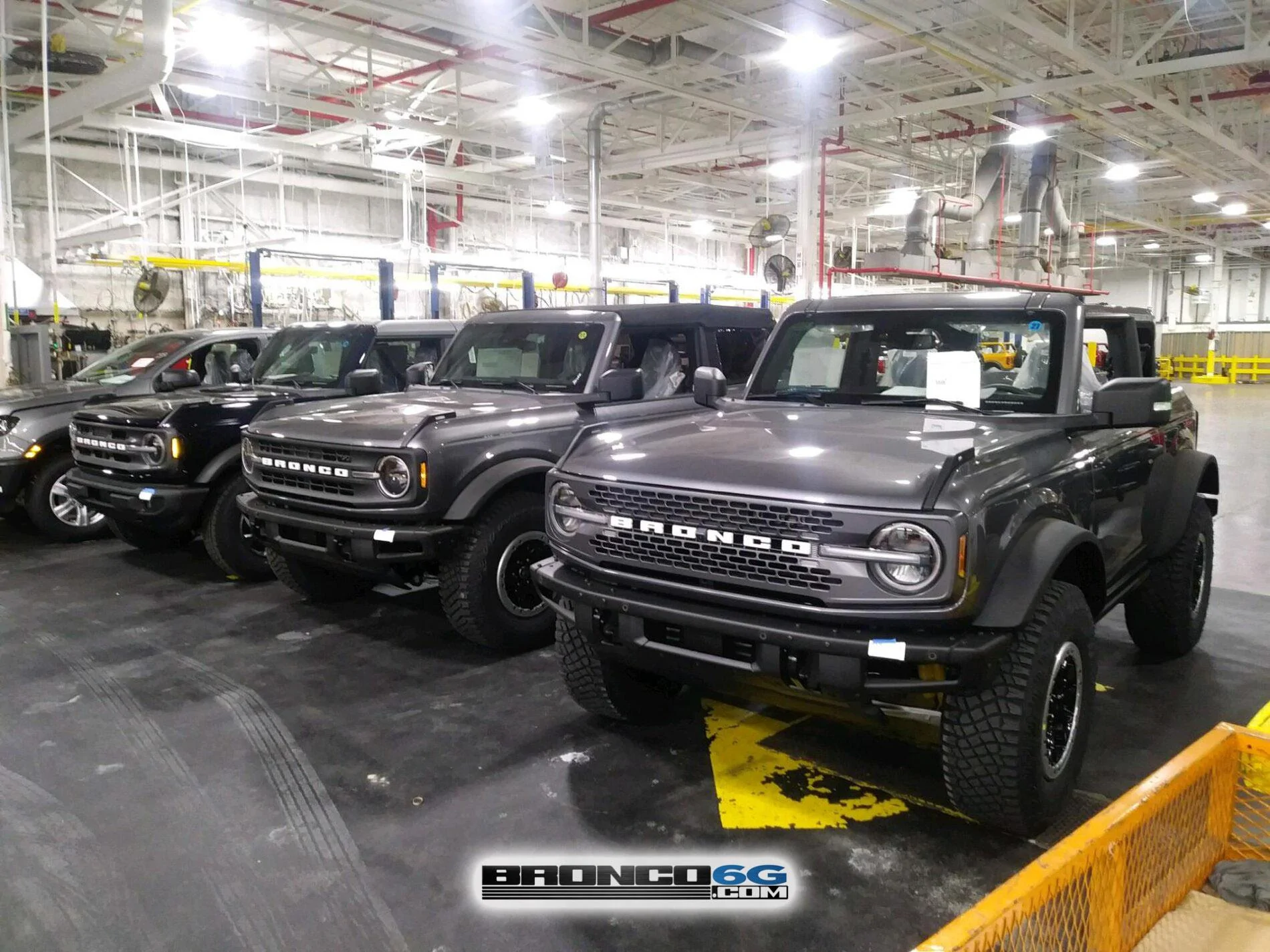 Ford Bronco 📷 Factory Broncos: Modular Black Top + Headlight Assembly, Tail Light Assembly, Puddle Lights 2021 Bronco Carbonized Gray Factory MAP Assembly 1