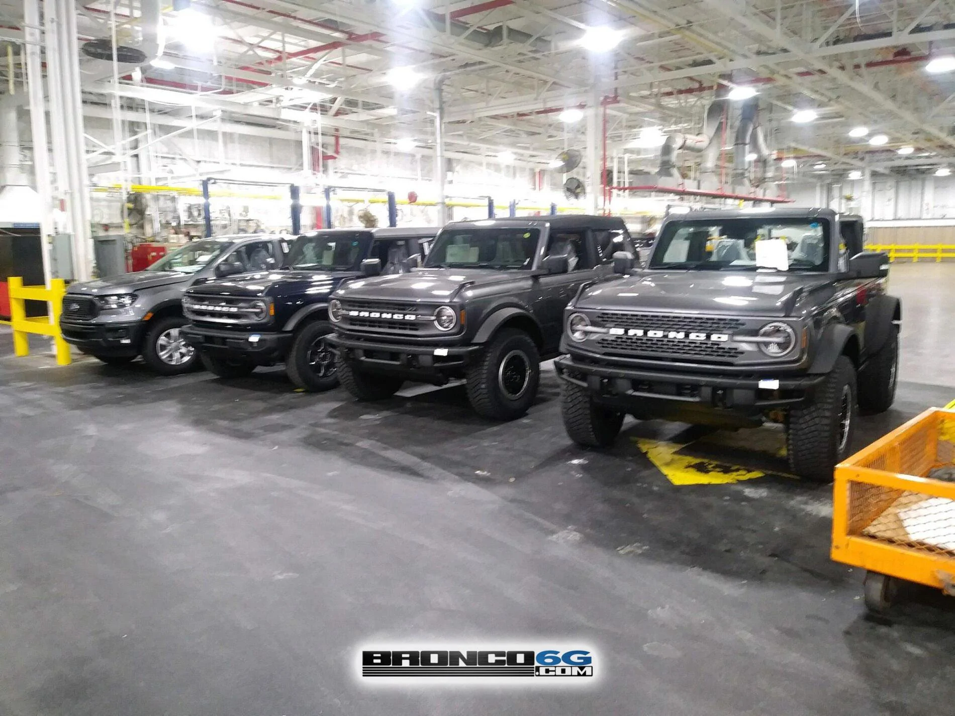 Ford Bronco 📷 Factory Broncos: Modular Black Top + Headlight Assembly, Tail Light Assembly, Puddle Lights 2021 Bronco Carbonized Gray Factory MAP Assembly 12jpg