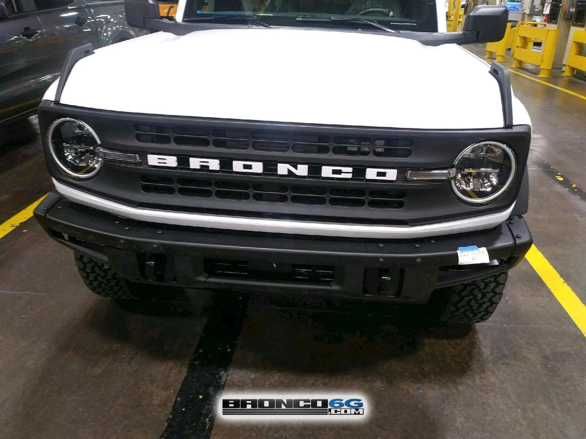 Ford Bronco 📷 Factory Broncos: Modular Black Top + Headlight Assembly, Tail Light Assembly, Puddle Lights 2021 Bronco Black Diamond Oxford White Factory MAP