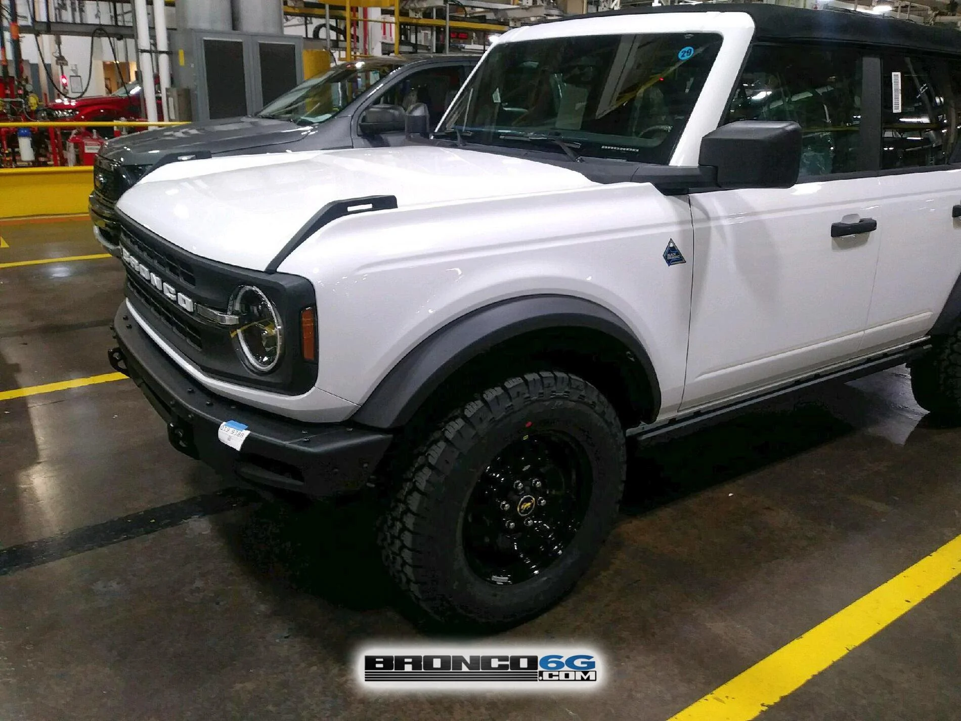Ford Bronco 📷 Factory Broncos: Modular Black Top + Headlight Assembly, Tail Light Assembly, Puddle Lights 2021 Bronco Black Diamond Oxford White Factory MAP 1