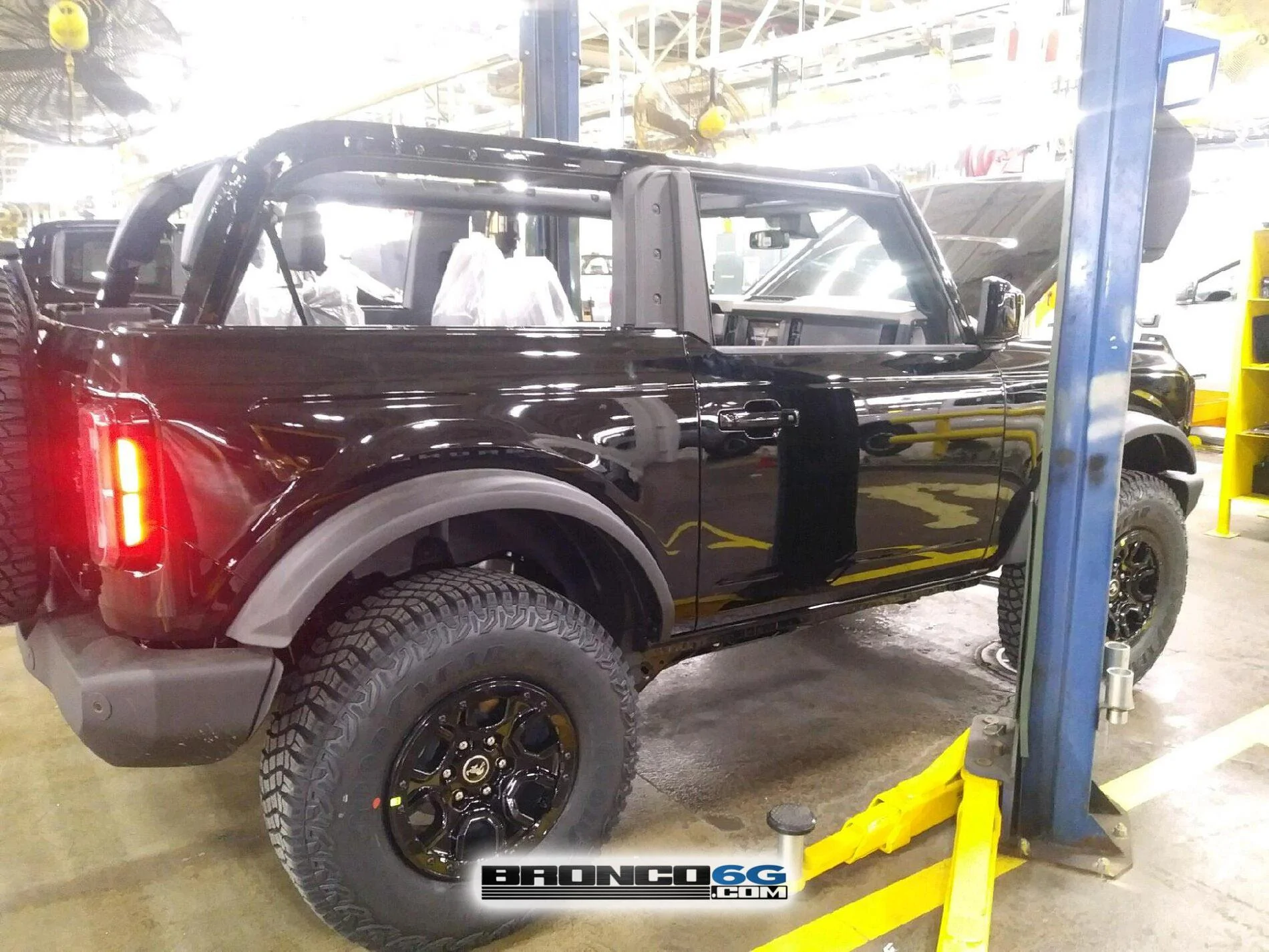 Ford Bronco 📷 Factory Broncos: Modular Black Top + Headlight Assembly, Tail Light Assembly, Puddle Lights 2021 Bronco Sasquatch Shadow Black 2 Door