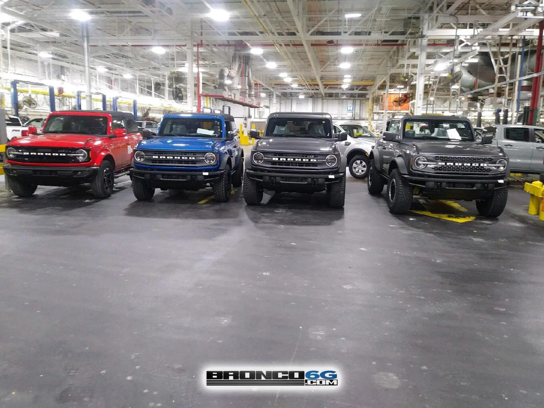 Ford Bronco 📷 Factory Broncos: Modular Black Top + Headlight Assembly, Tail Light Assembly, Puddle Lights 2021 Bronco factory 1