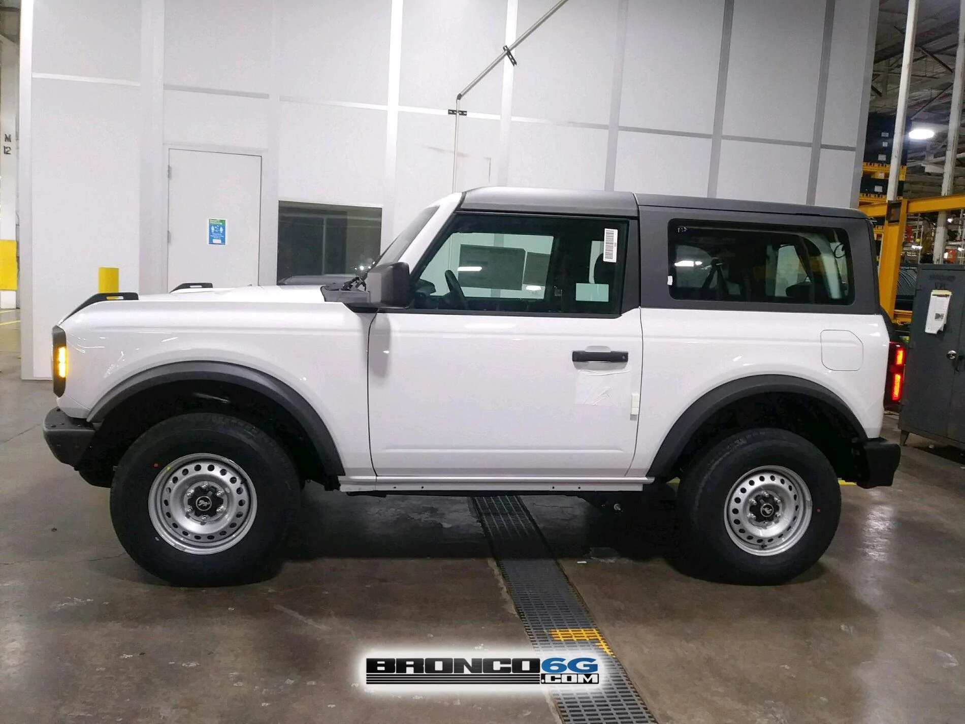 Ford Bronco 📷 Factory Broncos: Modular Black Top + Headlight Assembly, Tail Light Assembly, Puddle Lights 2021 Bronco Base Steel Wheels Oxford White MIC To