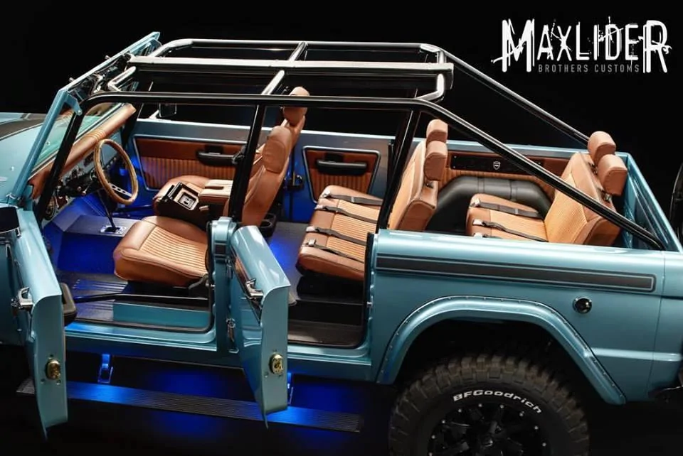 Ford Bronco A new 4 door was revealed. 291ACF21-BAEE-4362-8E6D-70E28BE3F92C