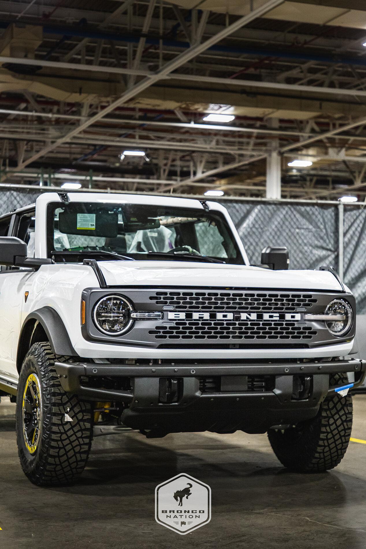 Ford Bronco 📷 Factory Broncos: Modular Black Top + Headlight Assembly, Tail Light Assembly, Puddle Lights Both Types of headlights