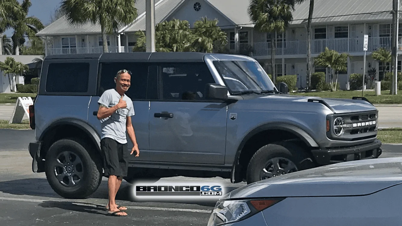 2021 Bronco Big Bend Iconic Silver 4-Door MIC Top 1.png