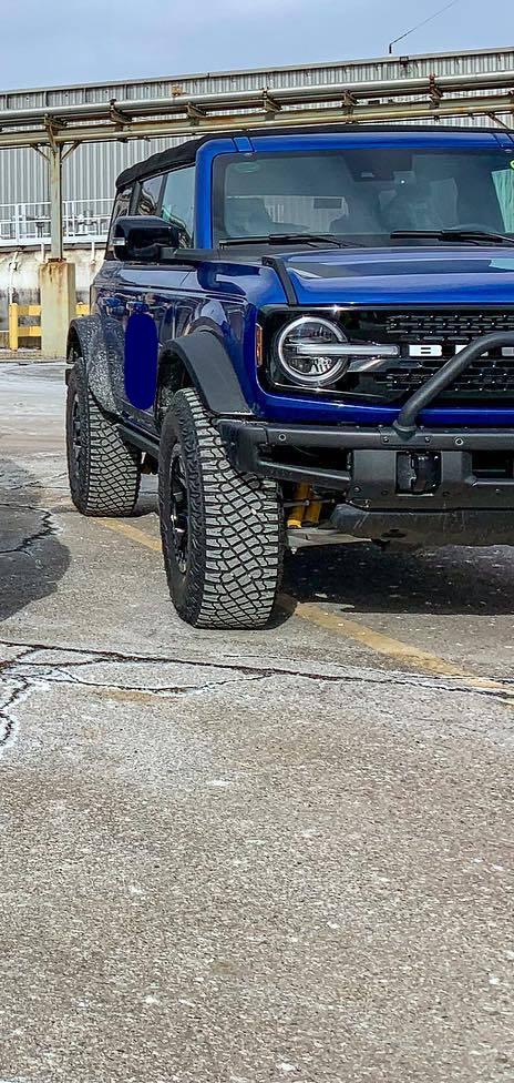 Ford Bronco Official Lightning Blue Paint Thread 2021 Bronco Antimatter Blue vs Velocity Blue vs Lightning Blue 4_resized(2)