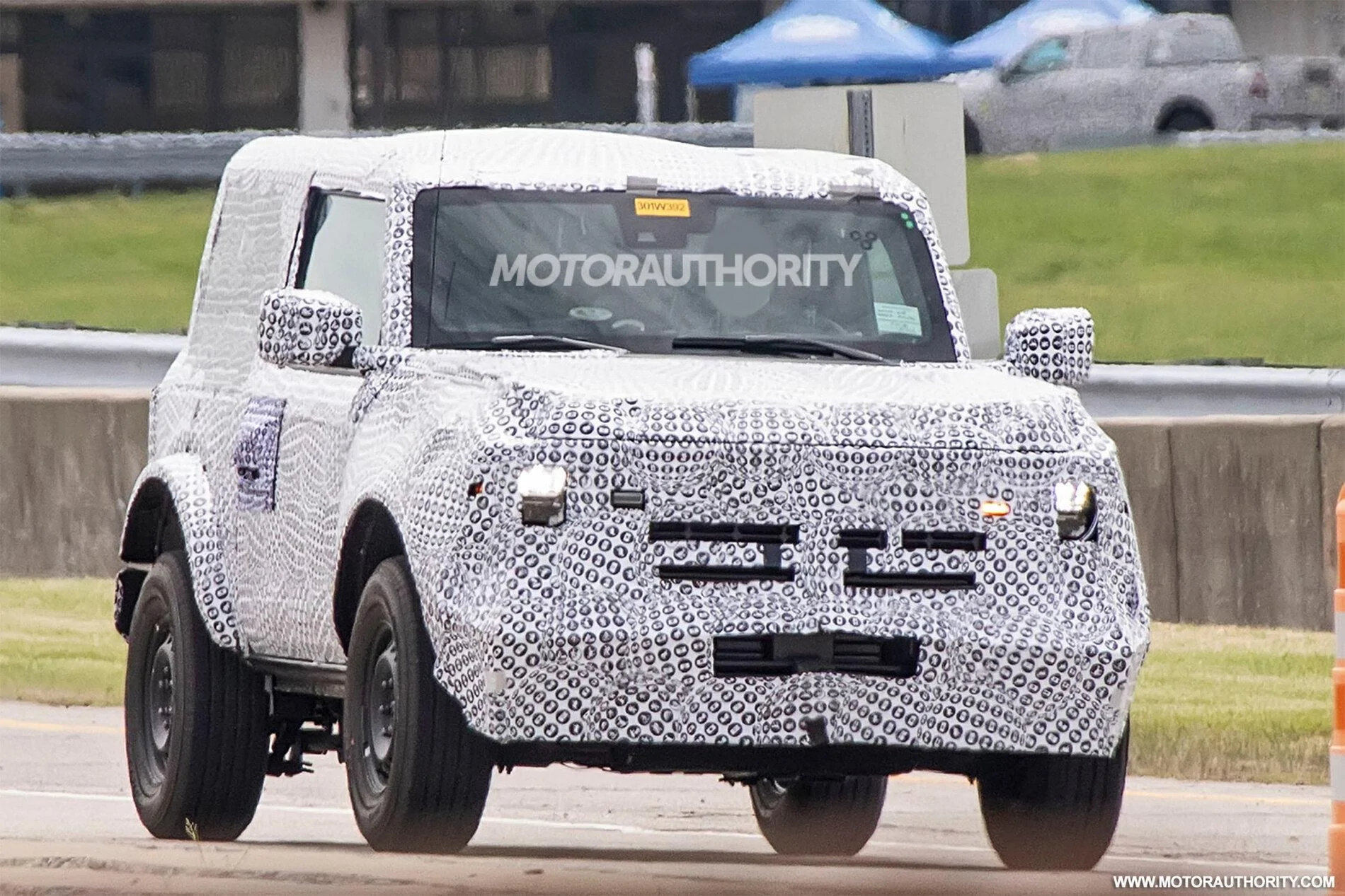 Ford Bronco 2021+ Bronco (6th Gen) Factory Tire Size & Wheel Size Comparisons (Circumference, Diameter, Height, Width, Bolt Pattern, Center Bore) 2021-ford-bronco-2-door-spy-shots--photo-credits-baldauf-sb-medien_100748361_h