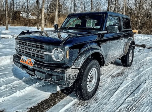 Ford Bronco Front license plate placement on Antimatter Blue Base Bronco 1614014512096