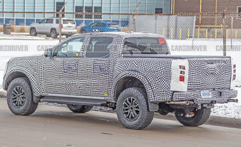 Ford Bronco Ford Ranger vs Ford Bronco opy-1612204372.jpg?crop=0.920xw:0.844xh;0.0391xw,0