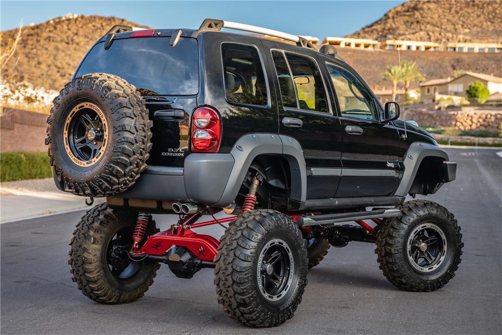 Ford Bronco Rugged Mountain Man vs Sophisticated CEO? 227960_Rear_3-4_Web