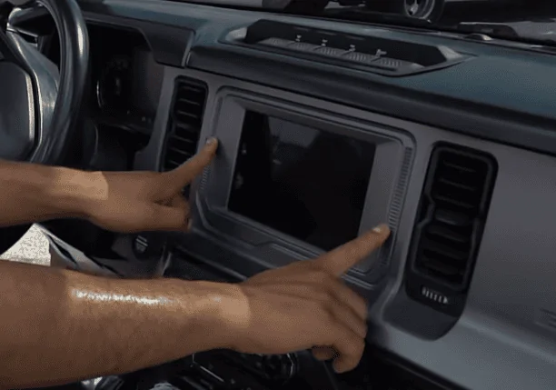 Ford Bronco 8" vs 12" screen photos? 1614203445420