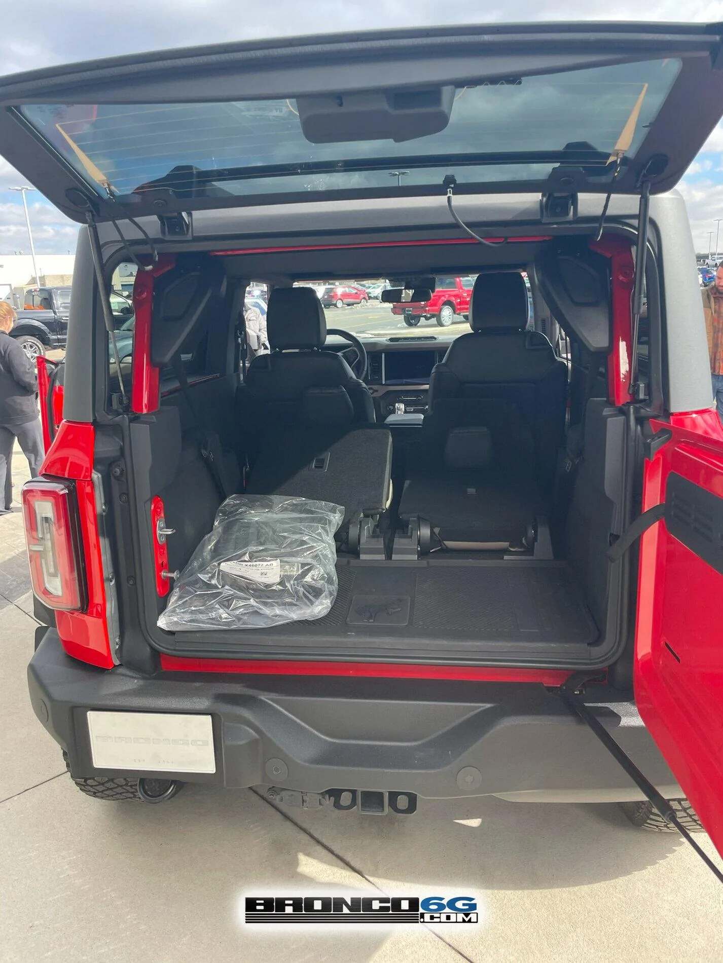 Ford Bronco Race Red thread. 2-Door 2021 Bronco Wildtrack Sasquatch Race Red 5