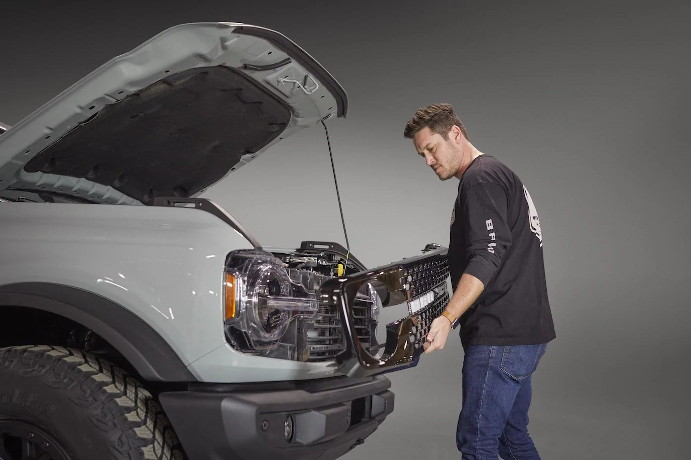 Ford Bronco How the Bronco's Modular Platform Allows for Easy Customization and Modifications Ford_Bronco_modularity_02