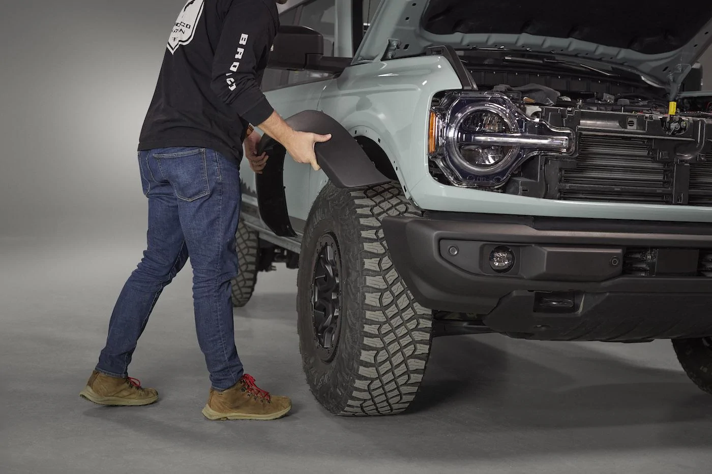 Ford Bronco How the Bronco's Modular Platform Allows for Easy Customization and Modifications Ford_Bronco_modularity_05