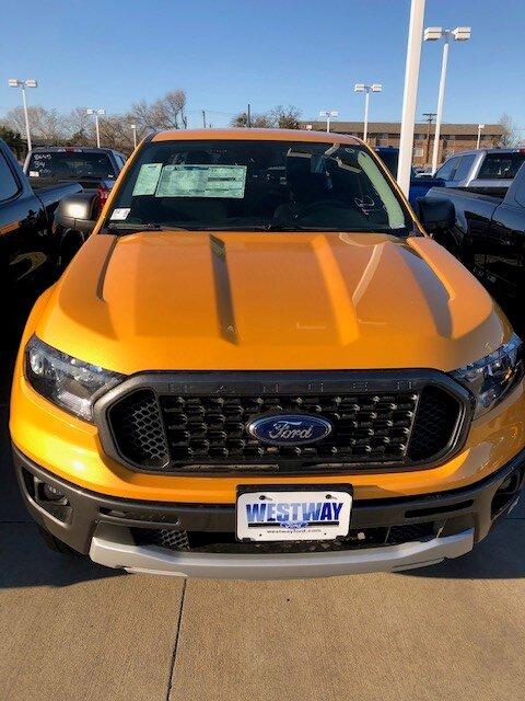 Ford Bronco Cyber Orange vs Yellow cyber orange 4