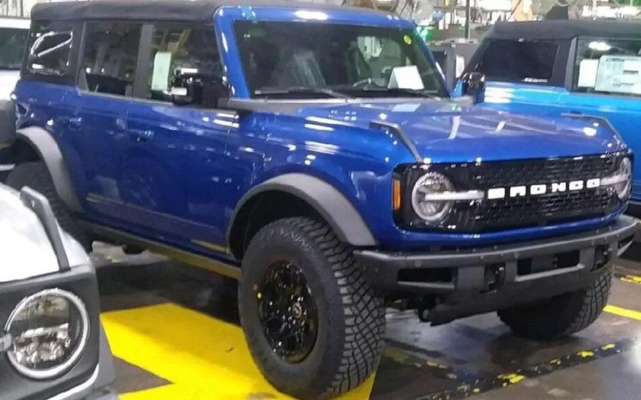 Ford Bronco First Edition Bronco Thread 2021 Bronco Velocity Blue vs Lightning Blue (2)